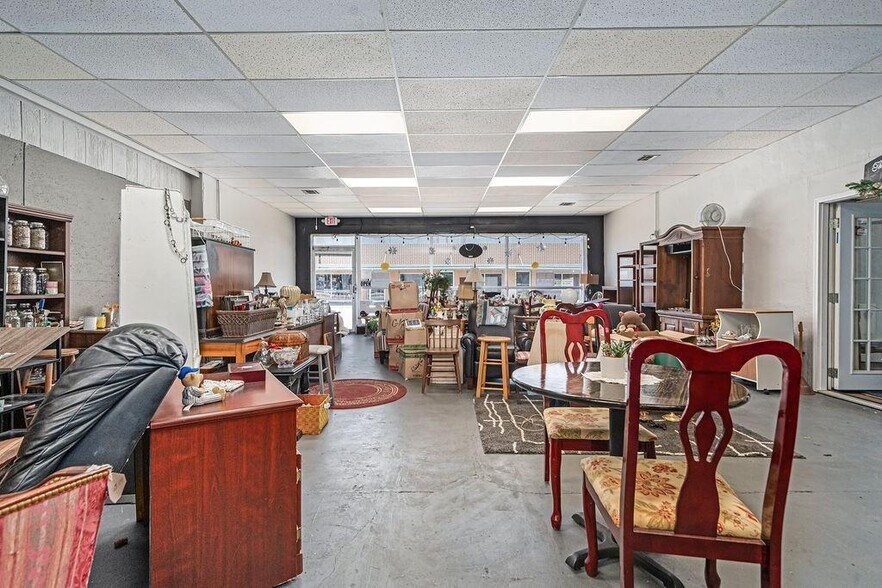 More Photos Of 111 N 3rd St, Ozark General Retail For Sale