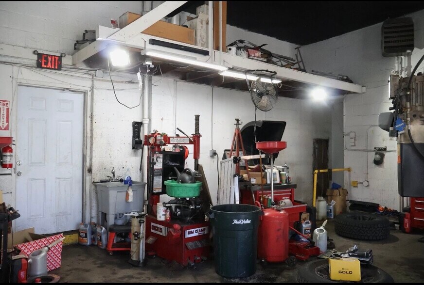 More Photos Of 1534 New Haven Ave, Milford Auto Repair For Sale