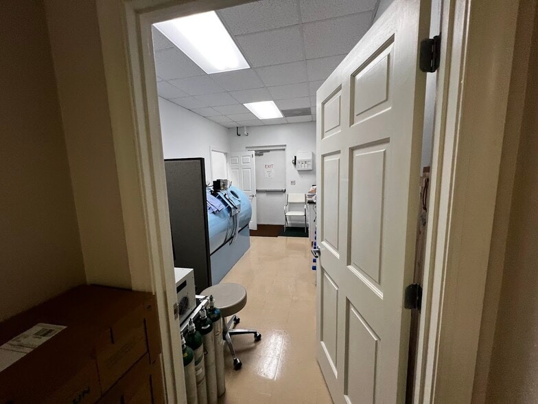 More Photos Of 1258 Mann Dr, Matthews Medical For Sale