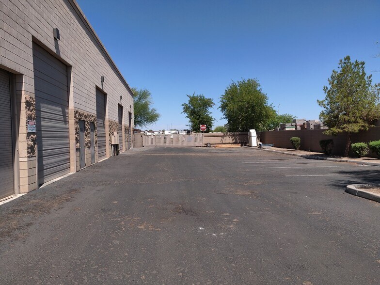 More Photos Of 7900 N 70th Ave, Glendale Warehouse For Sale