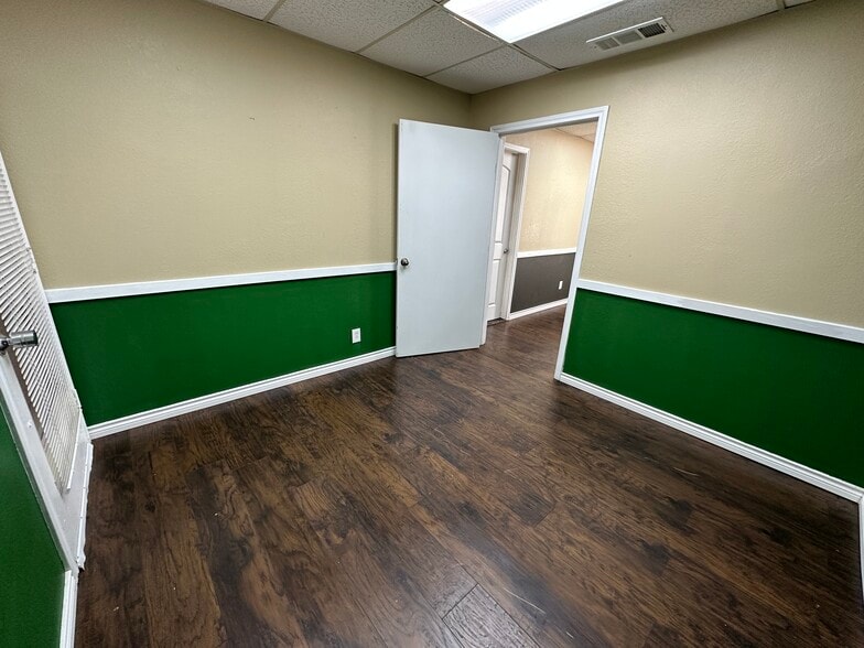 More Photos Of 5001 Brentwood Stair Rd, Fort Worth Office For Lease
