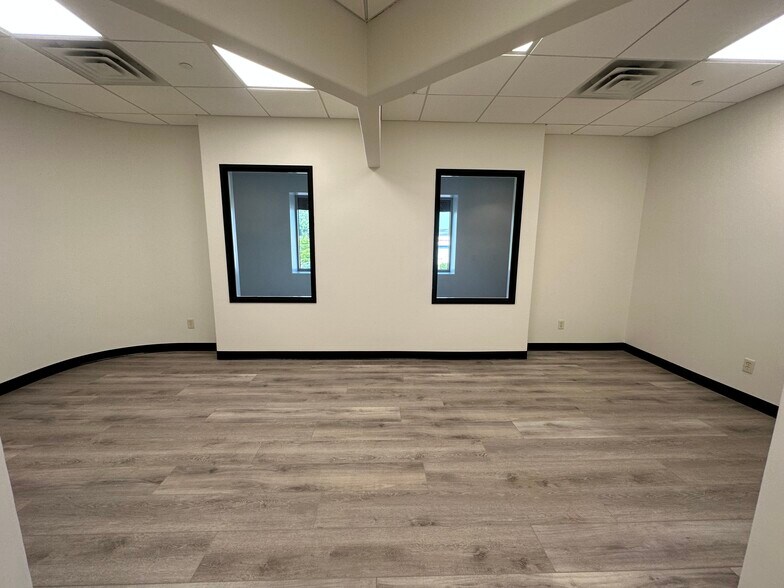 More Photos Of 4420 Valley View Rd, Edina Office For Lease