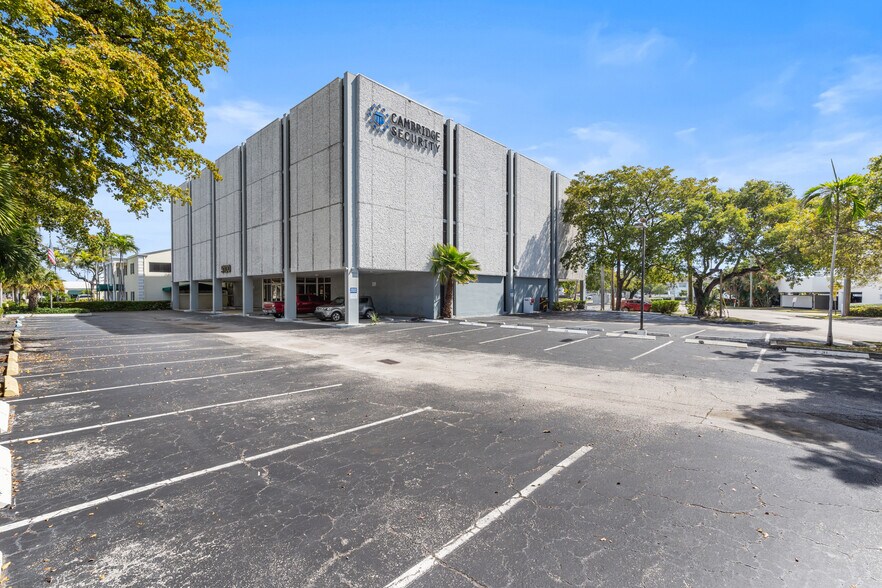 More Photos Of 5100 N Federal Hwy, Fort Lauderdale Office For Sale