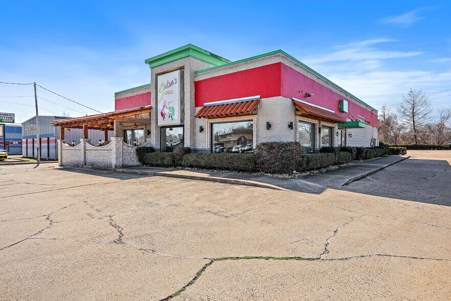 More Photos Of 127 S Pearson Rd, Jackson Fast Food For Lease