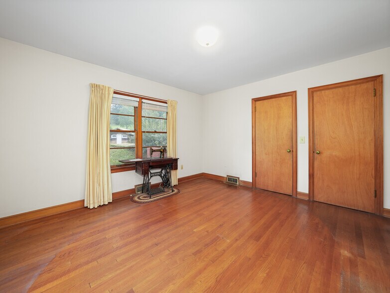 More Photos Of 5 Noland Downs Rd, Waynesville Office Residential For Sale