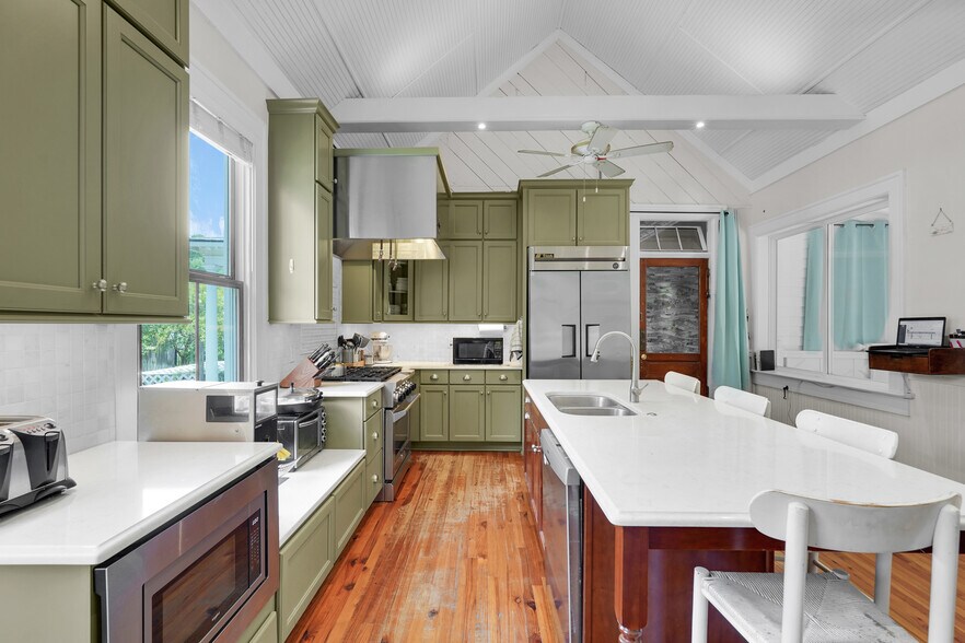 More Photos Of 21 Officers Row, Tybee Island Hospitality For Sale