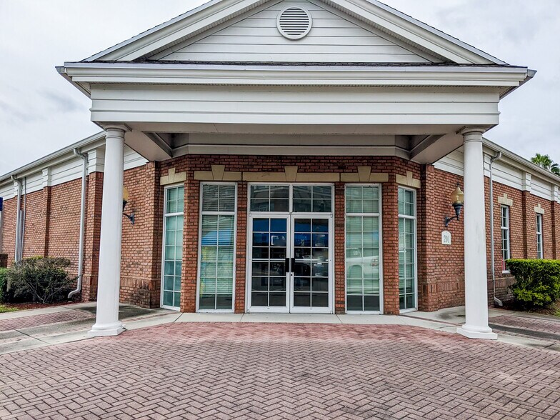 More Photos Of 201 W Reynolds St, Plant City Bank For Lease