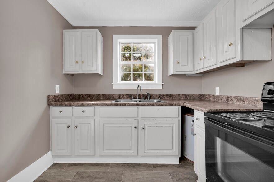 More Photos Of 817 College St, Columbus Multifamily For Sale