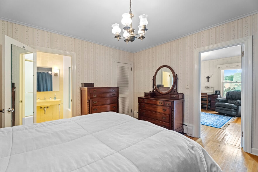 More Photos Of 32 E Main St, Mystic Office For Sale