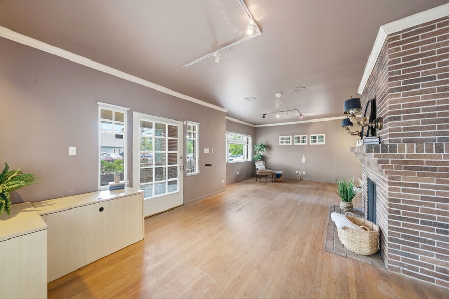 More Photos Of 626 W Alabama St, Houston Flex For Sale