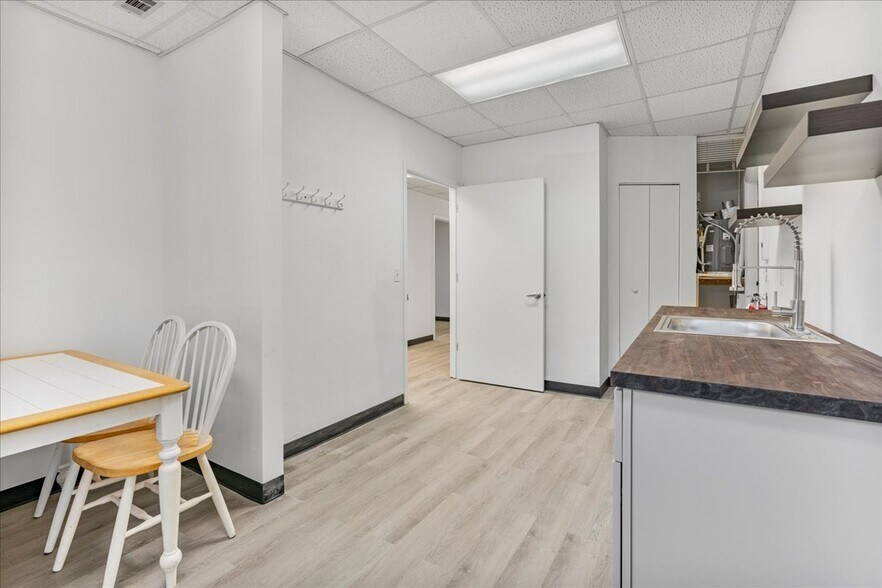 More Photos Of 7733 W Newberry Rd, Gainesville Office For Lease