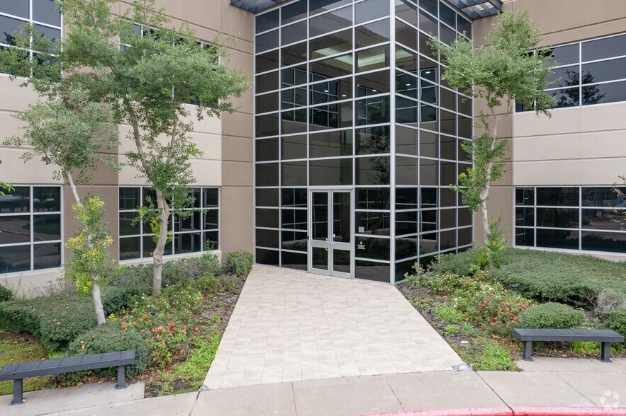 More Photos Of 785 Greens Pky, Houston Office For Sale