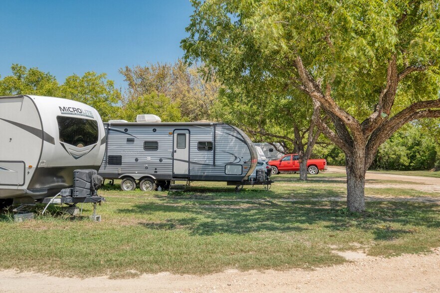 More Photos Of 1332 Cameron Ave, Rockdale Trailer Camper Park For Sale