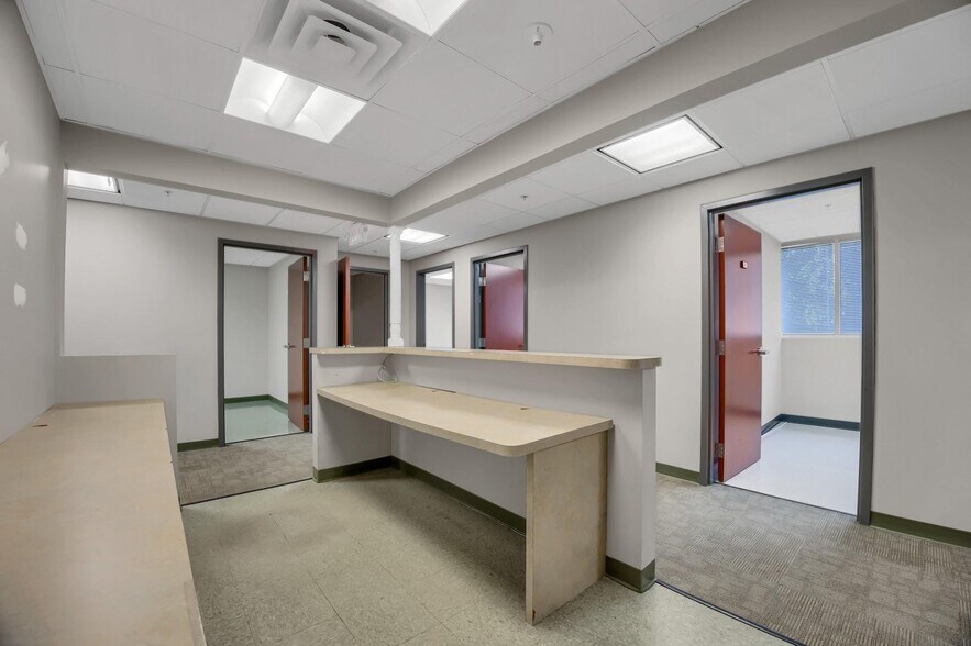 More Photos Of 21 Laurel Ave, Cornwall Medical For Lease