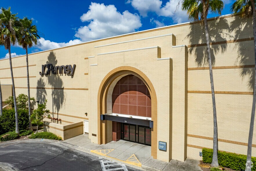 More Photos Of 303-675 Brandon Town Center, Brandon Unknown For Lease