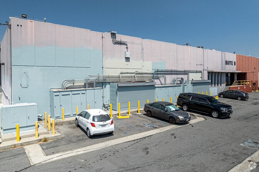 More Photos Of 1601 Perrino Pl, Los Angeles Manufacturing For Lease