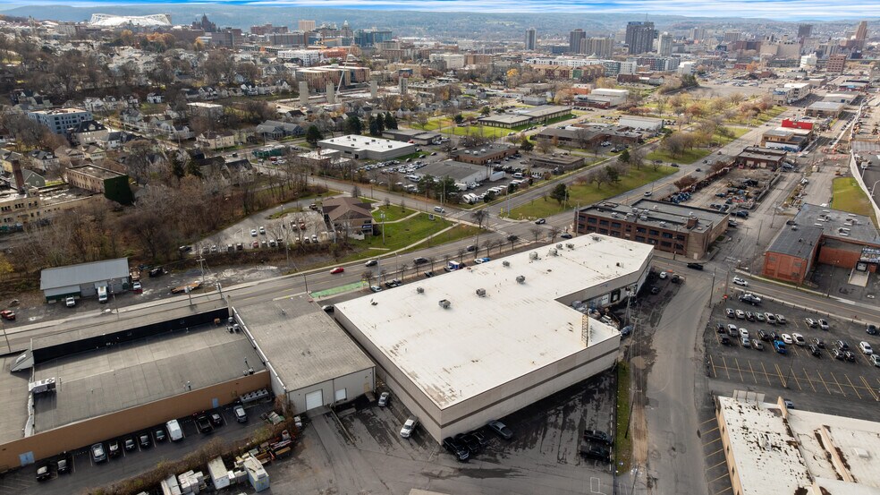 More Photos Of 1401 Erie Blvd, Syracuse Showroom For Sale