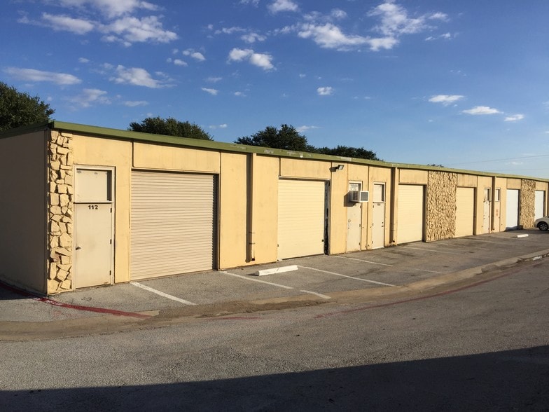 More Photos Of 222 Church St, DeSoto Unknown For Lease