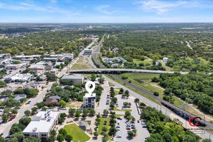 More Photos Of 211 S Brown St, Round Rock Medical For Sale
