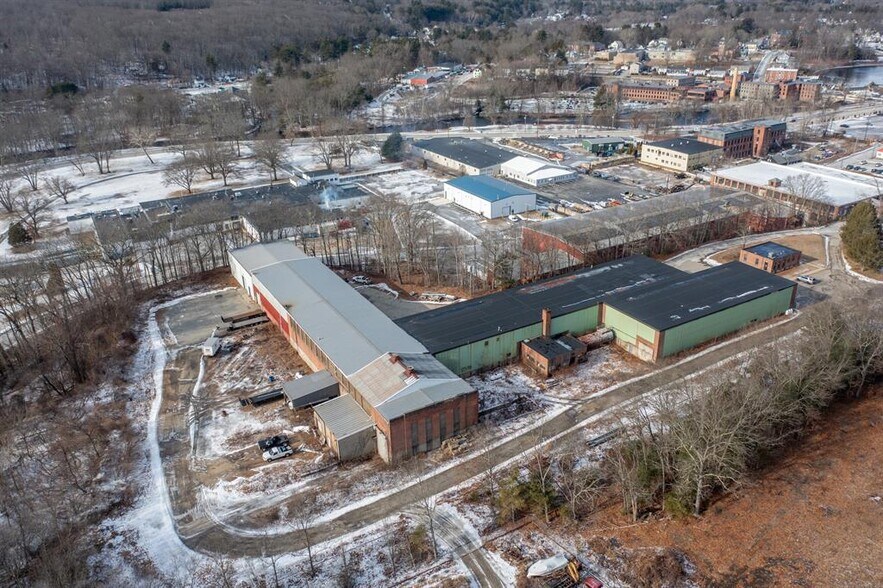 More Photos Of 30 Harris St, Putnam Warehouse For Lease