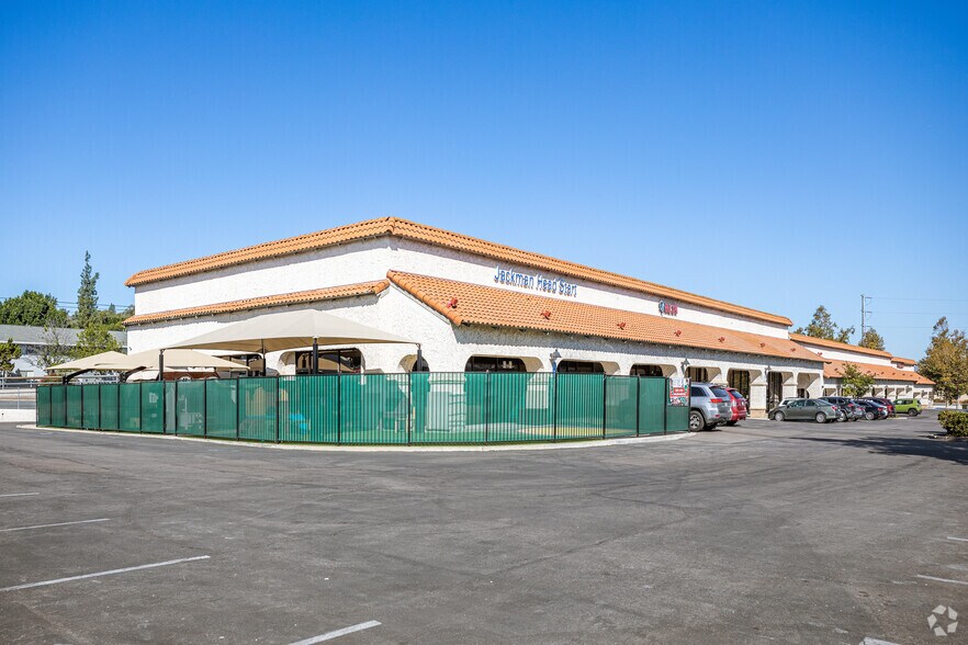 More Photos Of 802-890 Jackman St, El Cajon Unknown For Lease