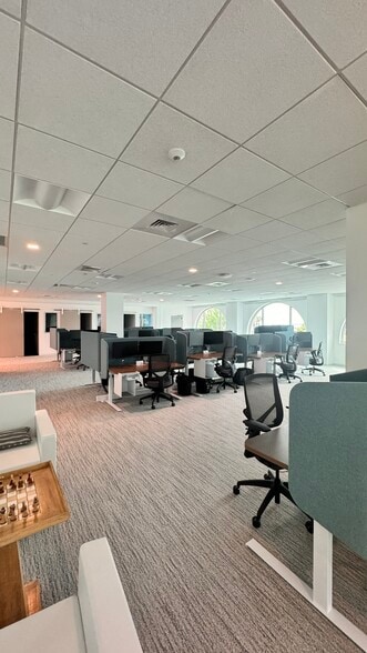 More Photos Of 350 W Cedar St, Pensacola Office Residential For Lease