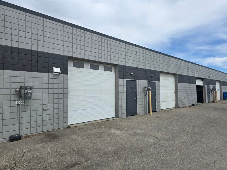 More Photos Of 1247 36th Ave NE, Calgary Warehouse For Sale