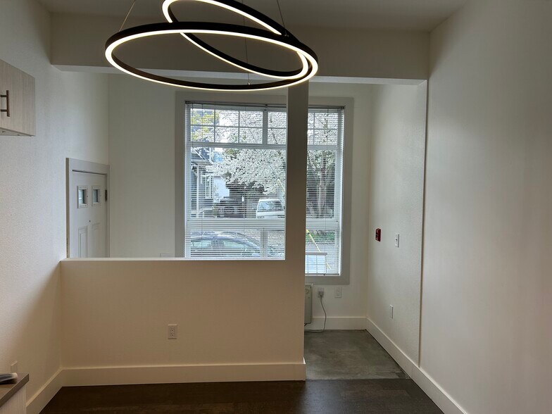 More Photos Of 562-570 Valley St, Seattle Apartments For Lease