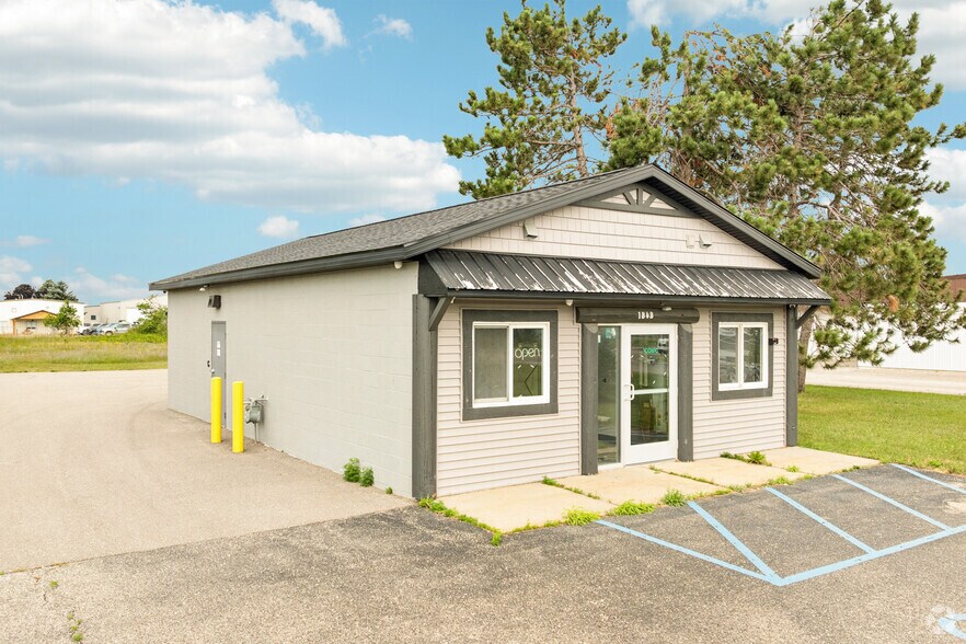 More Photos Of 1848 Dickerson Rd, Gaylord General Retail For Sale