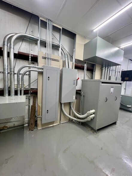 More Photos Of 6701 Tres Lagunas Dr, Houston Light Manufacturing For Sale