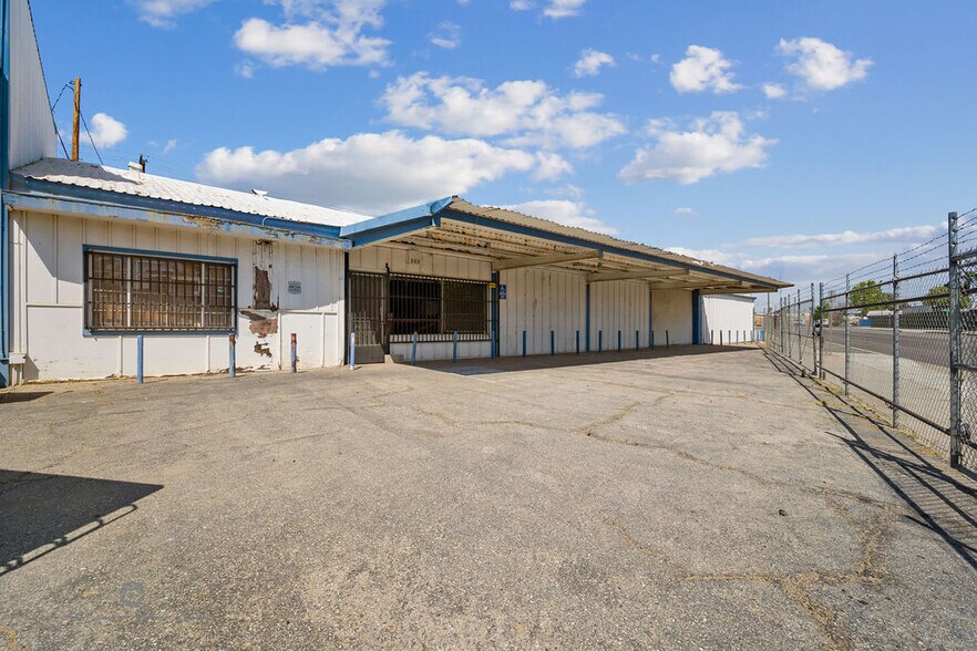 More Photos Of 200 E 19th St, Bakersfield Manufacturing For Sale