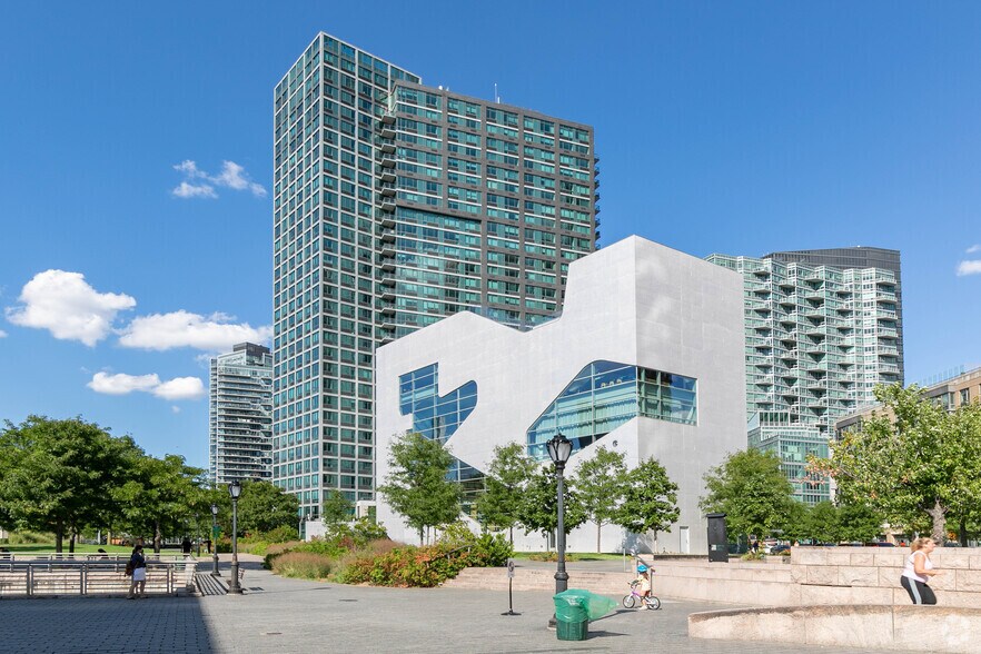 More Photos Of 47-20 Center Blvd, Long Island City Apartments For Lease