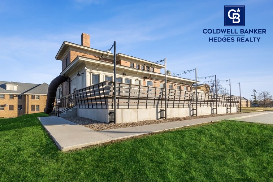 More Photos Of 916 W 9th St, Vinton Specialty For Sale