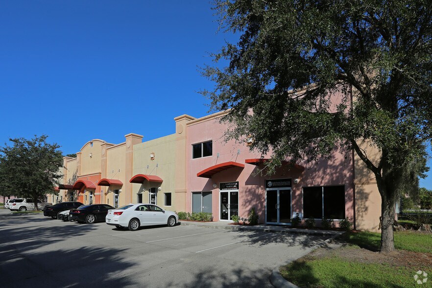 More Photos Of 829-829 S Kings Hwy, Fort Pierce Warehouse For Lease