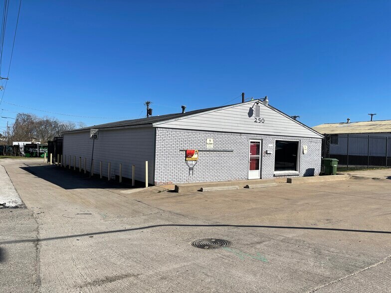 More Photos Of 250 Lavon Dr, Garland Industrial For Sale