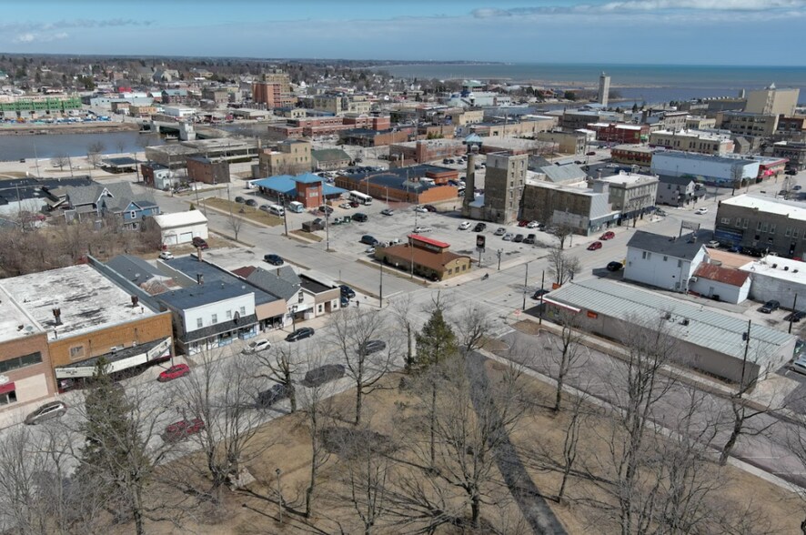 More Photos Of 1022 Washington St, Manitowoc Freestanding For Sale