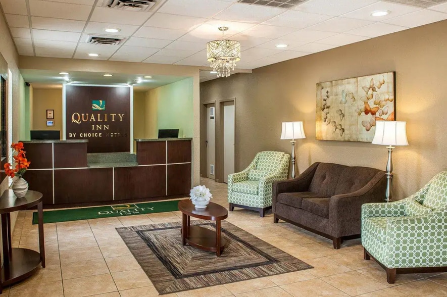 More Photos Of 406 E 22nd St, Huntingburg Hotel For Sale