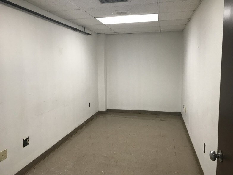 More Photos Of 131 N Hedges St, Dayton Warehouse For Sale