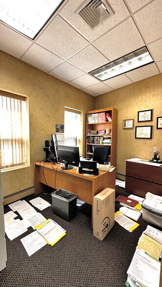 More Photos Of 1991 Smith St, Merrick Medical For Sale