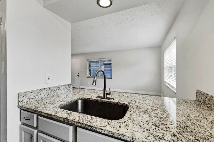 More Photos Of 8412-8420 N Lois Ave, Tampa Apartments For Sale