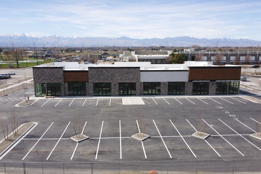 More Photos Of 10983 S Redwood Rd, South Jordan Restaurant For Lease