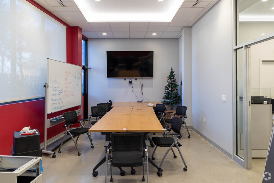 More Photos Of 35 E Blancke St, Linden Medical For Lease