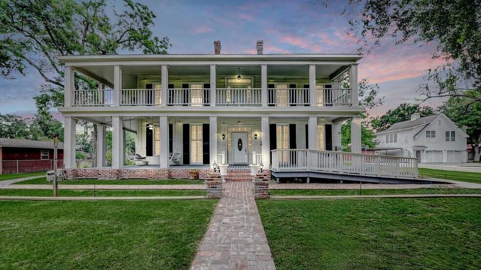 More Photos Of 902 Richmond Pky, Richmond Office Residential For Sale