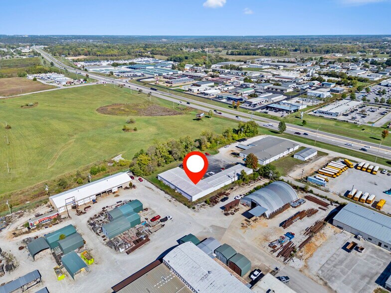 More Photos Of 1110 N Gerald St, Nixa Warehouse For Lease