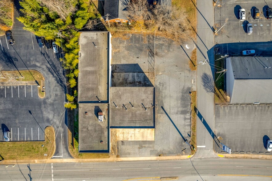 More Photos Of 904 N Main St, Anderson Auto Repair For Sale