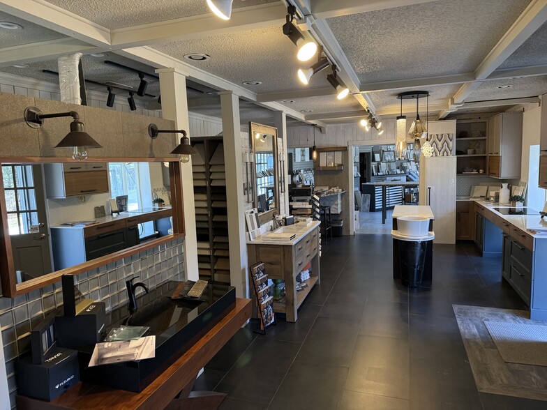 More Photos Of 2220 N 4th St, Highlands General Retail For Lease