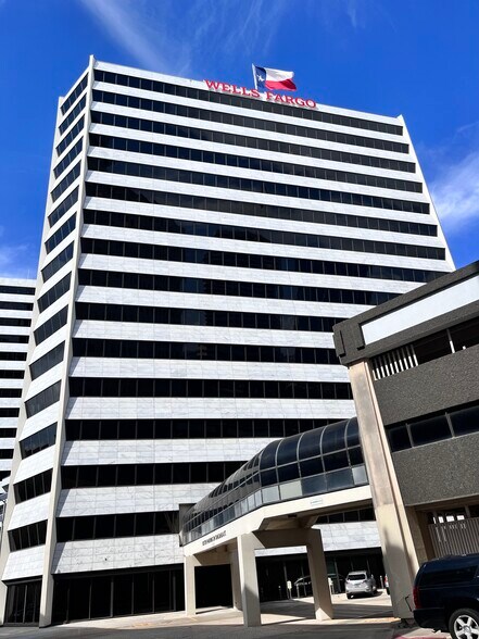 More Photos Of 555 N Carancahua St, Corpus Christi Office For Lease