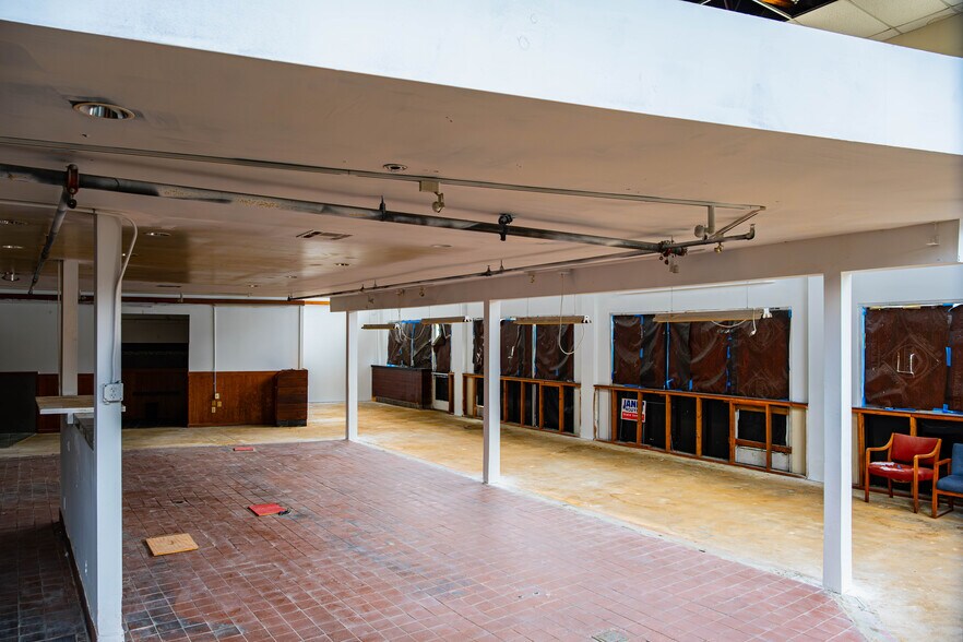 More Photos Of 5470 E 2nd St, Long Beach Storefront For Lease