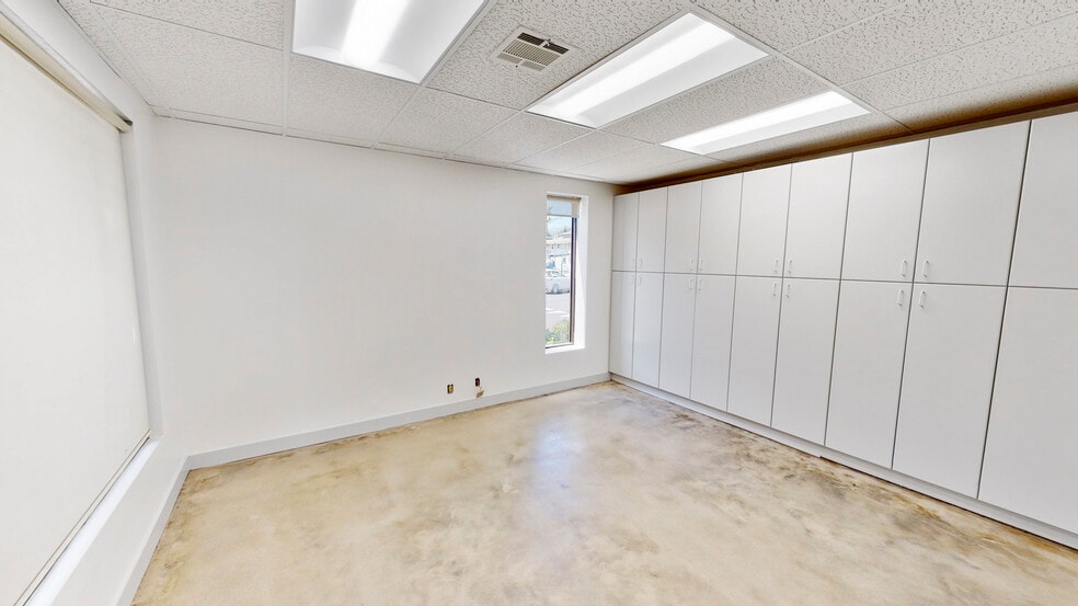 More Photos Of 4425 W Riverside Dr, Burbank Office For Lease