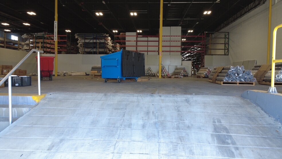 More Photos Of 2170-2290 W 8th Ave, Hialeah Warehouse For Lease